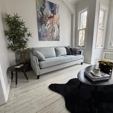 Historic White Mansion Bosphorus & Church View Hébergement de vacances