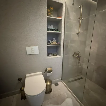 Historic White Mansion Bosphorus & Church View Dom wakacyjny Stambuł