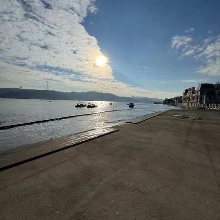 Historic White Mansion Bosphorus & Church View Dom wakacyjny Stambuł