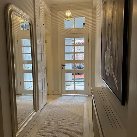 Дом отдыха Historic White Mansion Bosphorus & Church View *