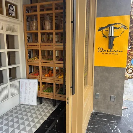 Historic White Mansion Bosphorus & Church View Ferienhaus *